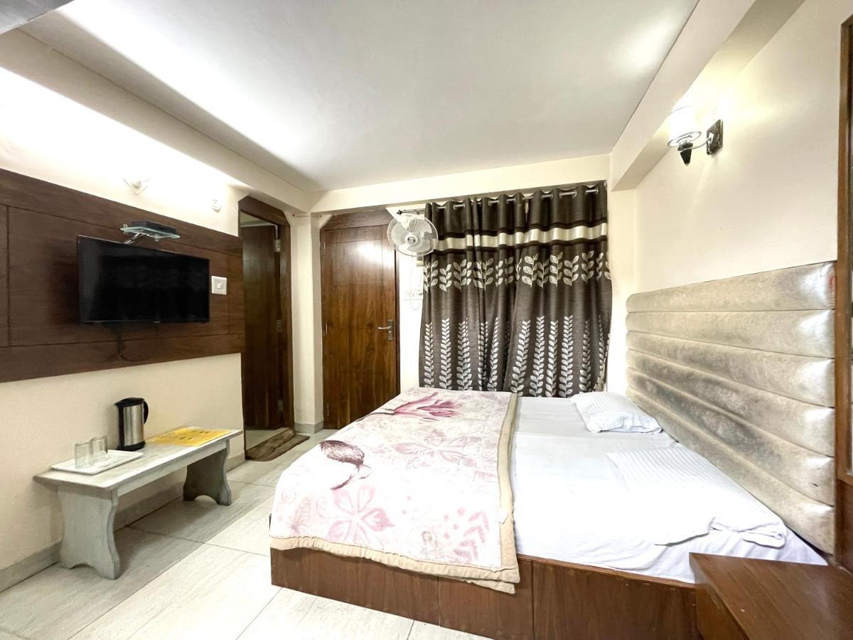 Hotel Prince ! Nainital Mall Road-Prime-Location In-Front-Of-Naini-Lake Hygiene-And-Spacious-Room المظهر الخارجي الصورة