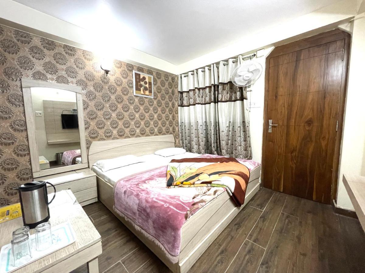 Hotel Prince ! Nainital Mall Road-Prime-Location In-Front-Of-Naini-Lake Hygiene-And-Spacious-Room المظهر الخارجي الصورة