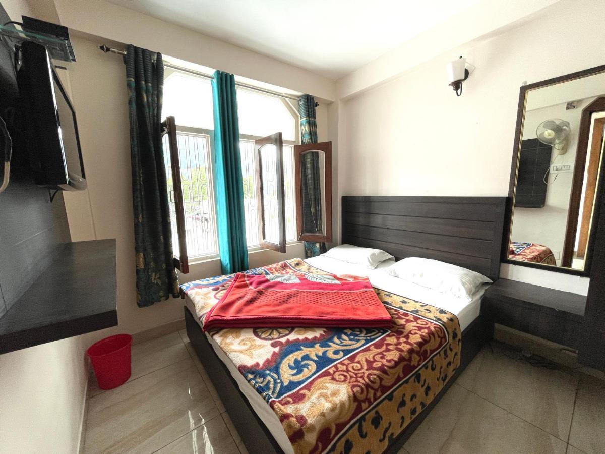 Hotel Prince ! Nainital Mall Road-Prime-Location In-Front-Of-Naini-Lake Hygiene-And-Spacious-Room المظهر الخارجي الصورة