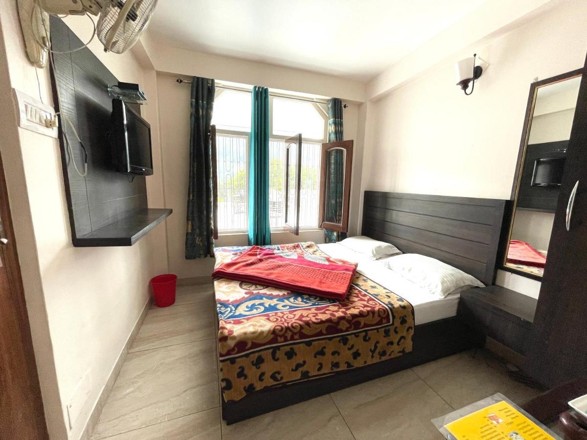 Hotel Prince ! Nainital Mall Road-Prime-Location In-Front-Of-Naini-Lake Hygiene-And-Spacious-Room المظهر الخارجي الصورة