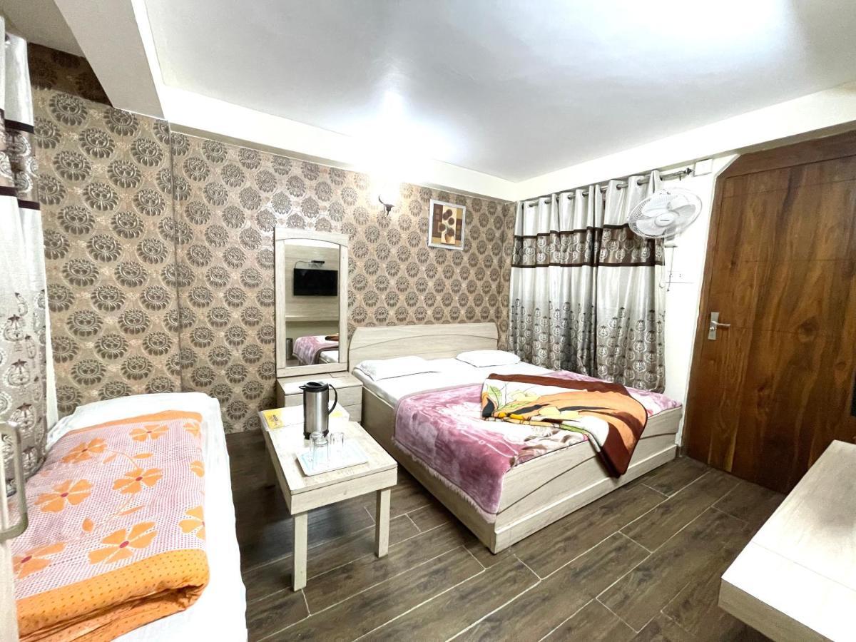 Hotel Prince ! Nainital Mall Road-Prime-Location In-Front-Of-Naini-Lake Hygiene-And-Spacious-Room المظهر الخارجي الصورة