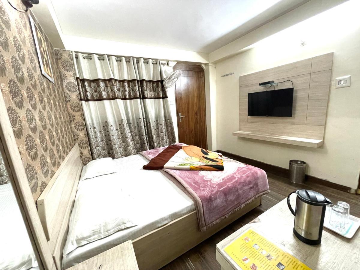 Hotel Prince ! Nainital Mall Road-Prime-Location In-Front-Of-Naini-Lake Hygiene-And-Spacious-Room المظهر الخارجي الصورة