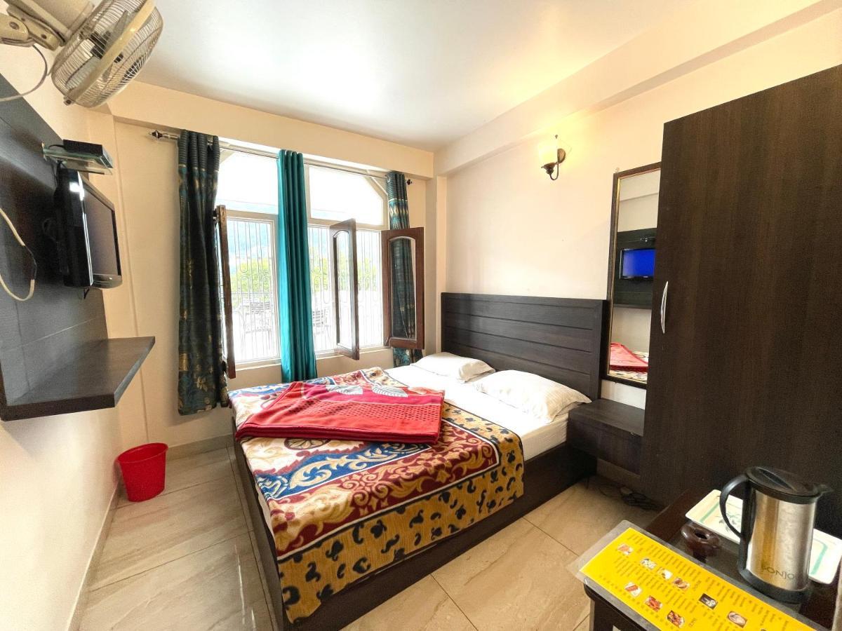 Hotel Prince ! Nainital Mall Road-Prime-Location In-Front-Of-Naini-Lake Hygiene-And-Spacious-Room المظهر الخارجي الصورة